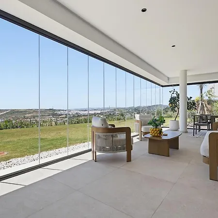 4 Bedroom Sea View At Hills Apartmán *