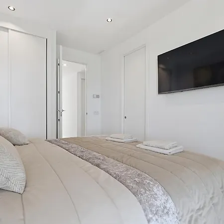 4 Bedroom Sea View At Hills